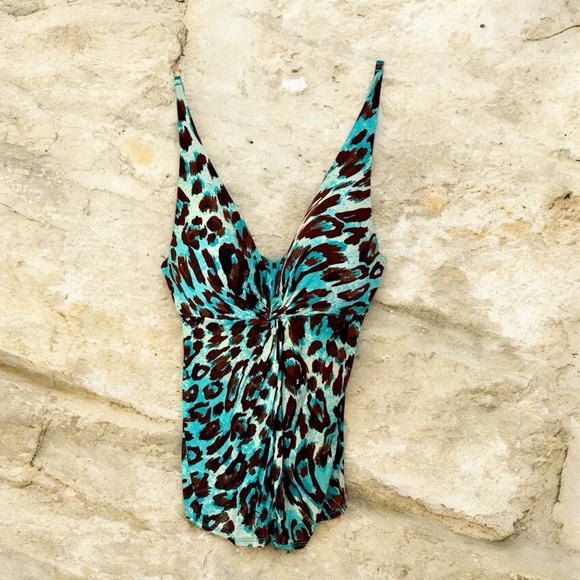 Victoria's Secret Tops - Victorias Secret Very Sexy Cheetah Camisole with Built in Bra 34/C Teal/Brown💙🤎